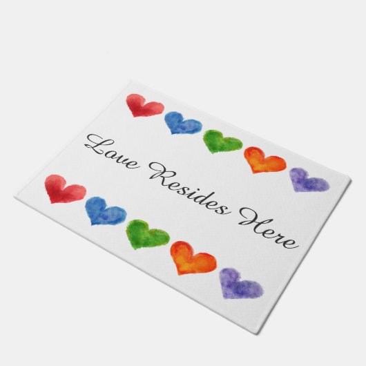 Liebe wohnt hier Doormat Fußmatte (Schrägansicht)