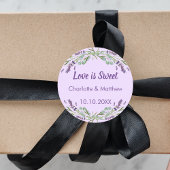 Liebe zum Hochzeitslavender violet eucalyptus ist Runder Aufkleber