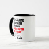 Lieben der vierten Klasse Tasse (Vorderseite Links)