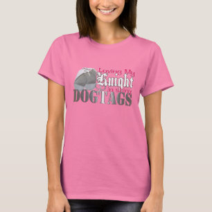 Lieben meines Ritters in glänzendem Dogtags T-Shirt