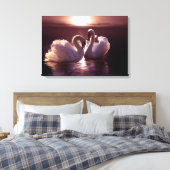 Liebende Schwäne als Herz Leinwanddruck (Insitu (Schlafzimmer))