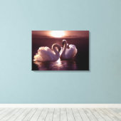 Liebende Schwäne als Herz Leinwanddruck (Insitu (Holzboden))