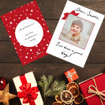 Lieber Santa Modern Christmas Custom Baby Foto Feiertagskarte<br><div class="desc">Diese niedliche und lustige Holiday Grußkarte enthält ein quadratisches, individuelles Foto mit dem roten Bandbogen oben, das wie ein Weihnachtsgeschenk aussieht und einen lustigen Grußtext in einem modernen handgeschriebenen Drehbuch "Lieber Weihnachtsmann, ich bin ein guter Junge". Die Textvorlage "Junge" kann durch das "Mädchen" ersetzt werden! Auf der Rückseite befinden sich...</div>