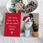 Lieber Weihnachtsmilch und Kekse Roter Haustier Fo Feiertagskarte<br><div class="desc">Weihnachtskarte mit einer Notiz von der Katze oder dem Hund zum Weihnachtsmann in handgeschriebener weißer Schrift mit rotem Hintergrund. Der Brief an den Weihnachtsmann wird als "Lieber Weihnachtsmann, Danke für die Milch und die Kekse!" mit dem Namen Ihres Haustieres und dem unten abgebildeten Pfotendruck angezeigt. Fügen Sie Ihr Lieblings-Vertikal-Foto hinzu....</div>
