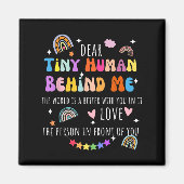 Lieber winzig Mensch hinter mir, lustige Lehrer El Magnet (Vorne)