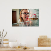 Liebes Mädchen, das Kühlschrank sieht Poster (Küche)