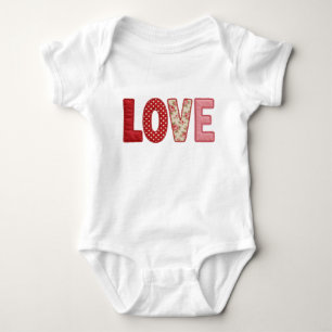 Liebes-Patchwork-Quilt-PNG-Textil-Nähdesign Baby Strampler