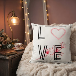 Liebesgeschenk mit rotem Herz und floralem romanti Kissen