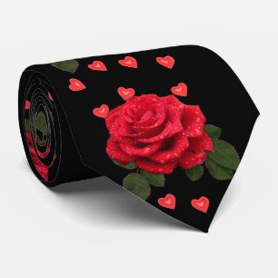 Liebesherzen und rote Rosen am schwarzen Valentins Krawatte