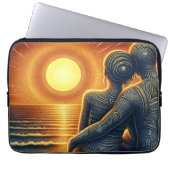 Liebespaar bei Sonnen Untergang am Meer Laptopschutzhülle (Vorderseite)