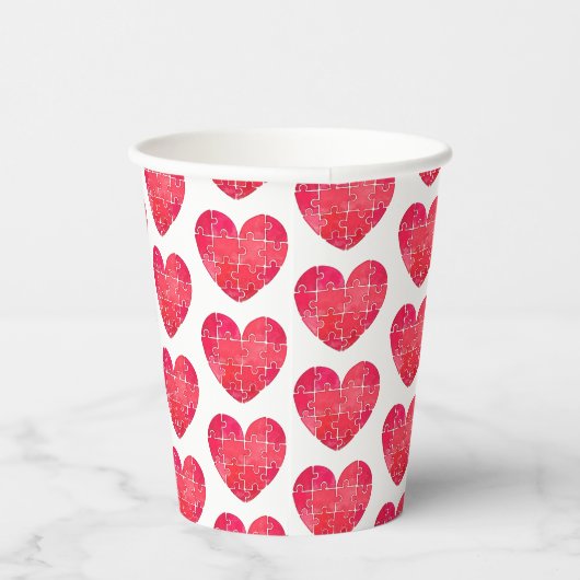 Liebespuzzle gelöst, rotes Puzzlerherz Pappbecher (Rechts)