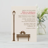 Liebesvögel auf der Hochzeit der Park Bench Einladung (Stehend Vorderseite)