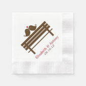 Liebesvögel auf der Parkbank {rot} Serviette (Vorderseite)