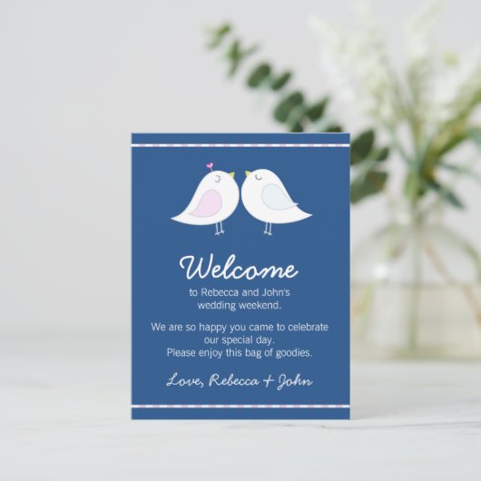 Liebesvögel auf Navy Blue Wedding Welcome Card Postkarte (Stehend Vorderseite)