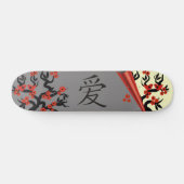 Liebesvögel auf Sakura-Baum und das Symbol der chi Skateboard (Horizontal)