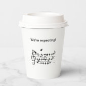 Liebesvögel, die eine Erweiterung der Familie erwa Pappbecher (Rückseite)