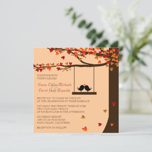 Liebesvögel Fallende Herzen Eichenbaum Hochzeitsem Einladung (Stehend Vorderseite)