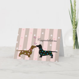 Liebevolle Dackeln, die Glückwünsche Wedding sind Karte