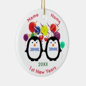 Liebevolle Pinguin-Paare zwei Mannes1. neue Jahre Keramikornament (Rechts)
