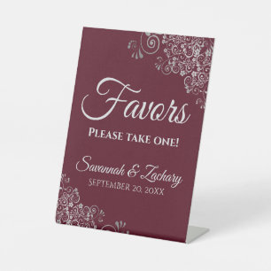 Liebhaber nehmen eine elegante Burgundy & Silver W Sockelschild