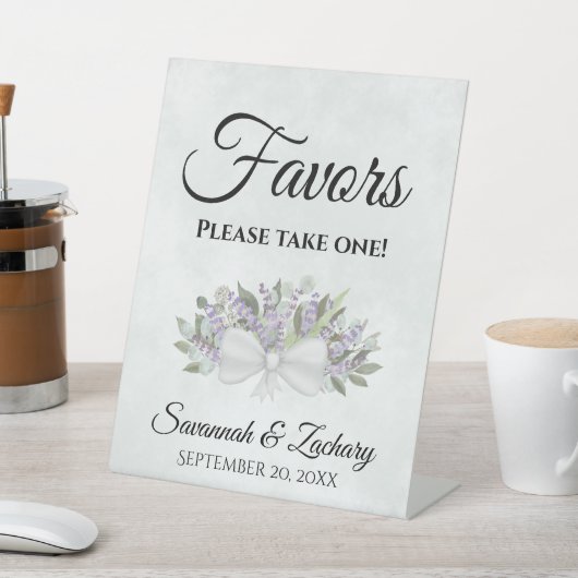 Liebhaber nehmen eine Eukalyptus & Lavender Weddin Sockelschild (In SItu)