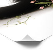Lieblich Tuxedo Kitten mit Blume Poster (Ecke)