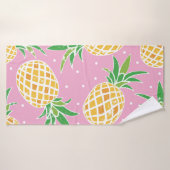 Liebliche Ananas auf grunge rosa Polka Punkte Back Badehandtuch (Badehandtuch)