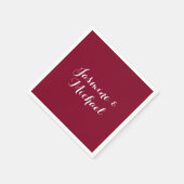 Liebliche Burgundy Red Calligraphy Couple Names Serviette (Ecke)