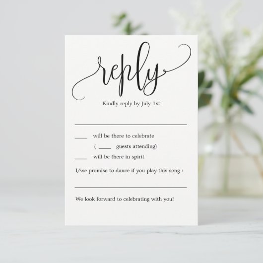 Liebliche kalligraphische Hochzeit RSVP ohne Menü Einladung (Stehend Vorderseite)