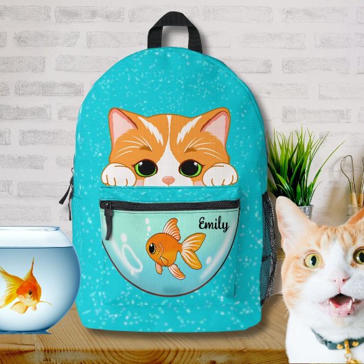 Liebliche Katze, die in Goldfischschüssel mit Name Bedruckter Rucksack