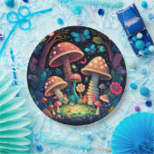 Liebliche niedliche Elfen spielen unter Pilzen und Pappteller (Party)