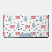 Liebliche, rosa und blaue Cartoon Katzen mit Namen Schreibtischunterlage (Vorderseite)