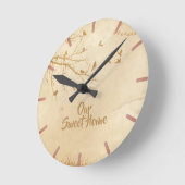 Liebliche Vögel machen eine Pause und finden Zuhau Runde Wanduhr (Winkel)