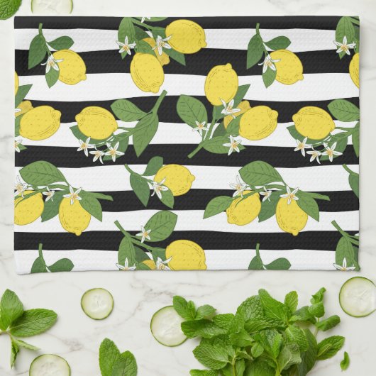 Liebliche Zitronen und Blüten auf Streifen Geschirrtuch (Gefaltet)