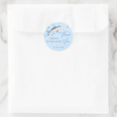 Lieblicher Baby Narwhal & Blue Bubbles Runder Aufkleber (Tasche)