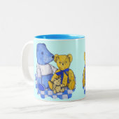 Liebliches Bild von drei niedlichen alten Teeddyki Zweifarbige Tasse (Vorderseite Links)