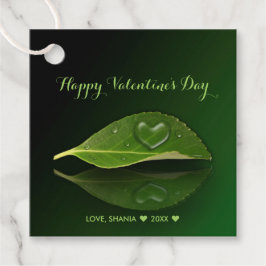 Liebliches herzförmiges Wassertropfen auf dem Leaf Geschenkanhänger