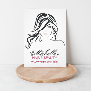 Liebliches Mädchen mit glattem Haar und Makeup-Sym Flyer