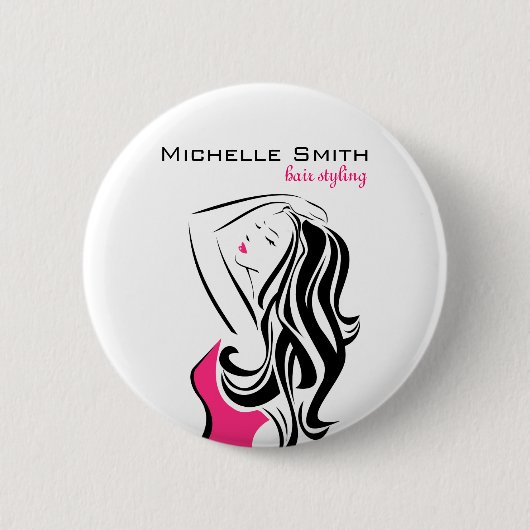 Liebliches Mädchen mit Haarstyling-Branding Button (Vorderseite)