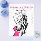 Liebliches Mädchen mit Haarstyling-Branding Flyer (Einzeln)