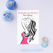 Liebliches Mädchen mit Haarstyling-Branding Flyer (Einzeln)