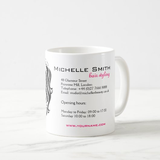 Liebliches Mädchen mit Haarstyling-Branding Kaffeetasse (VorderseiteRechts)