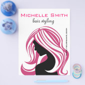 Liebliches Mädchen mit rosa Haar Haarstyling Brand Flyer (Einzeln)