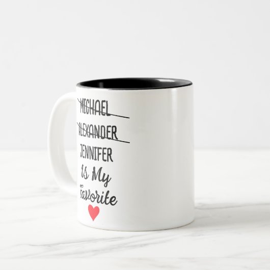 Lieblingskind mit Personalisierten 3 Namen Zweifarbige Tasse (Vorderseite Links)
