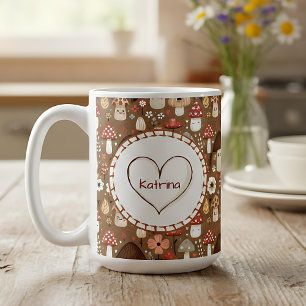 Liebreizende monogrammierte Cottage-Core-Pilze Kaffeetasse