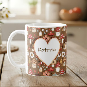 Liebreizende monogrammierte Cottage-Core-Pilze Kaffeetasse