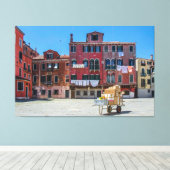 Lieferung der Boxen nach Venedig Leinwanddruck (Insitu (Holzboden))