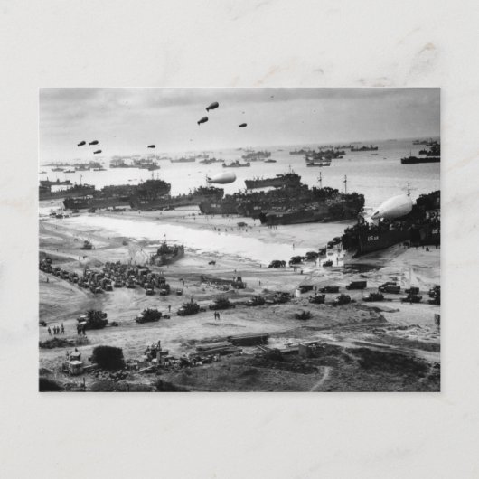 Lieferung von Normandie-Strandgütern aus dem Zweit Postkarte (Vorderseite)