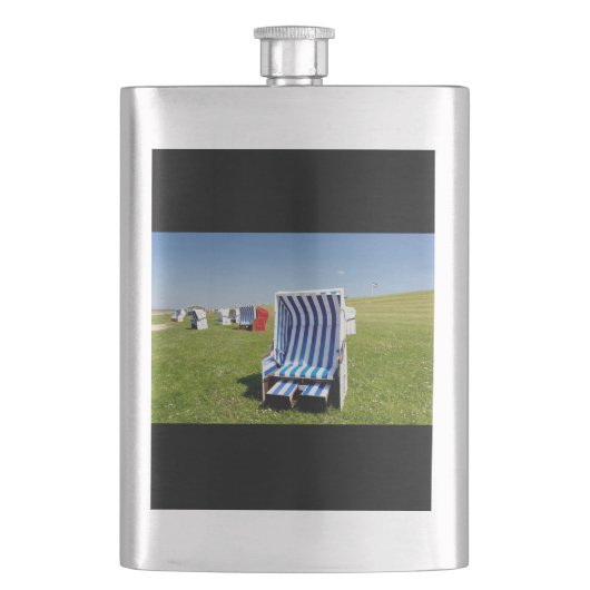 Liegestühle an der Nordsee Flachmann (Vorderseite)