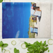 Liegestühle an der Nordsee Geschirrtuch (Gefaltet)